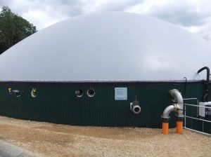Biogasspeicher_auf_dem_Gärrestebehälter_des_Hofes_von_Herrn_Heinz_Hofmann_in_Üttfeld_in_der_Eifel